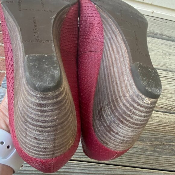 BCBGeneration Red Embossed Manmade Leather Wedges Women Size 9B 39 GUC - Picture 10 of 12